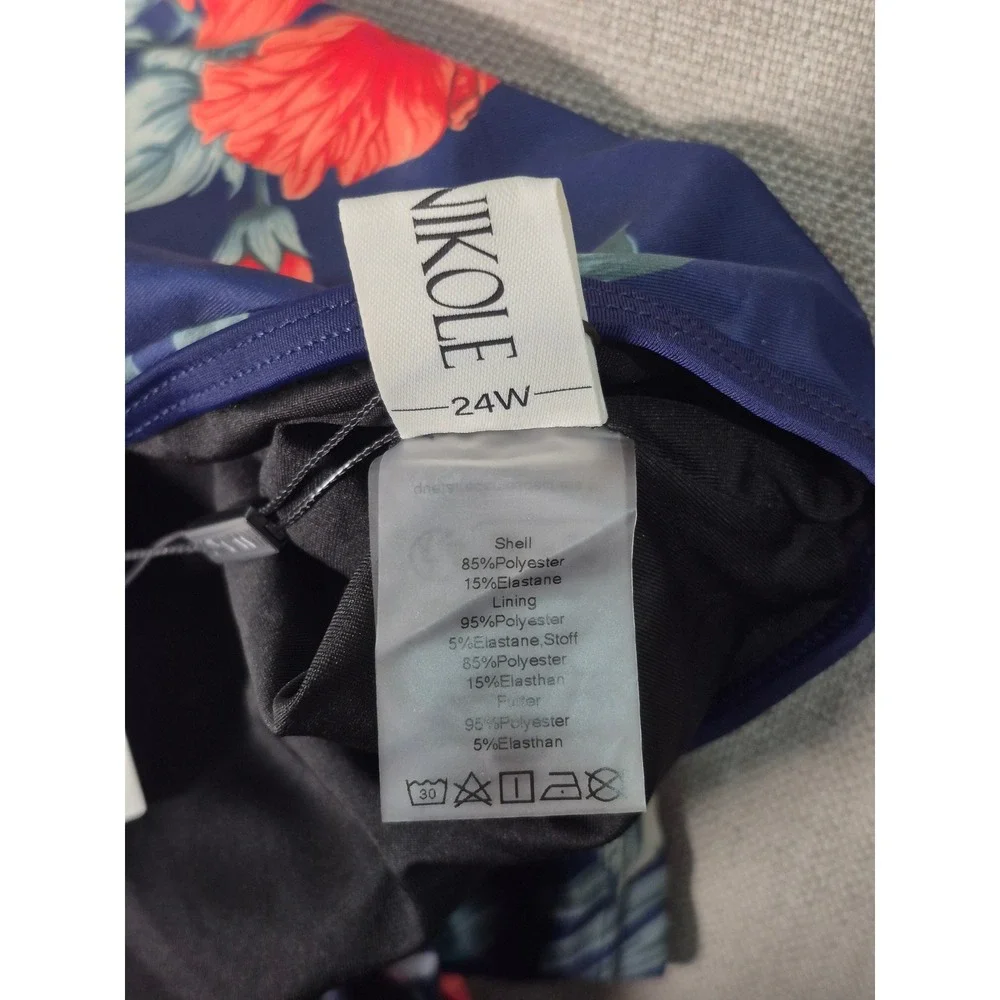Hanna Nikole Women Navy Floral Hibiscus Tankini Swim Only Top 24W NWT